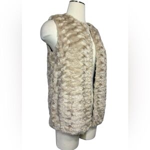 Forever 21 Faux Fur Vest Ivory Beige Satin Lined With Pockets Size Small